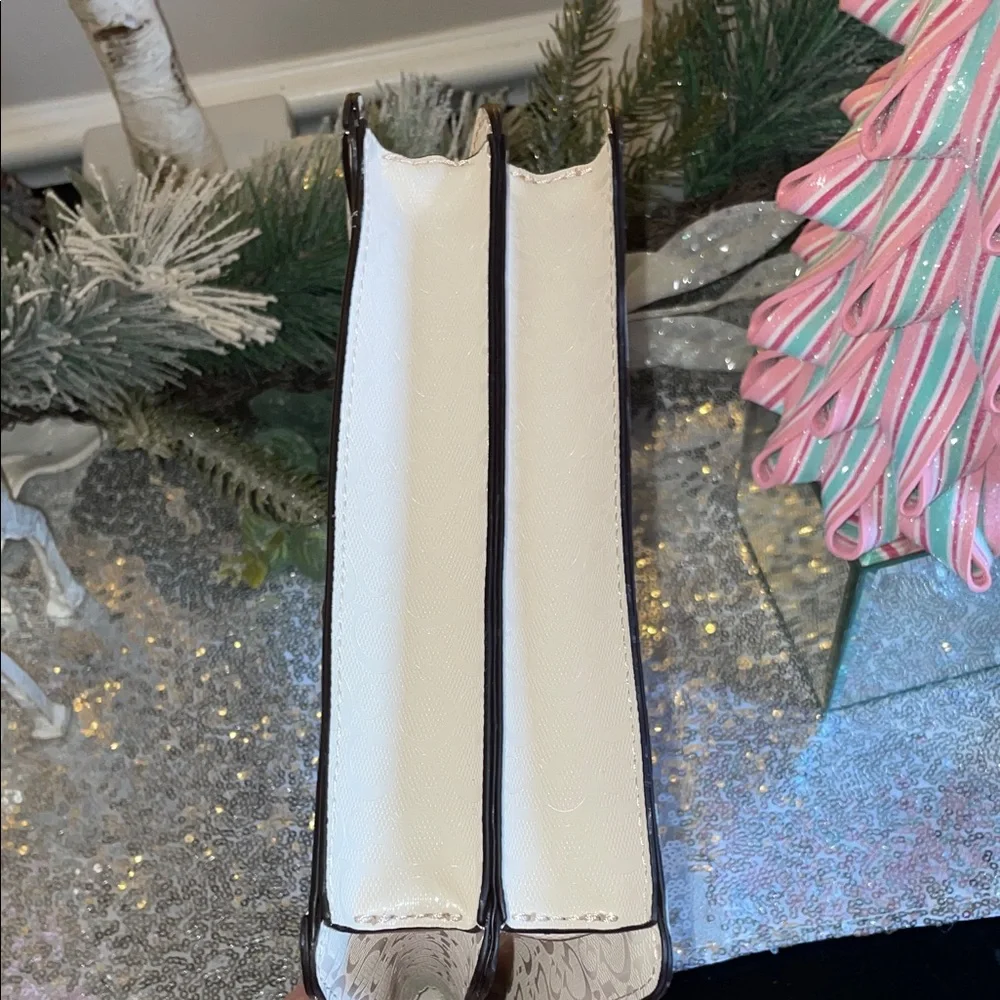 GUESS elegant Cream Handbag